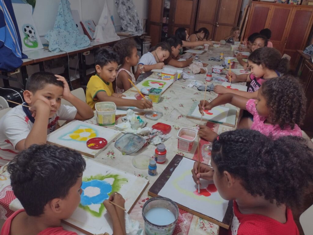 Serviço de Convivência e Fortalecimento de Vínculos desenvolvido pelo CEIC